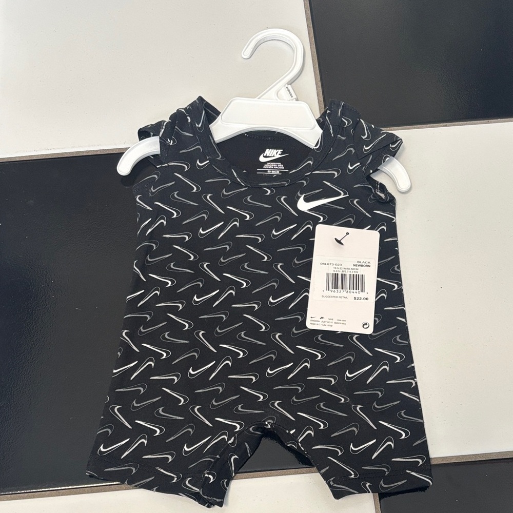 💕NWT! Nike Infant Romper in Black with White Accents